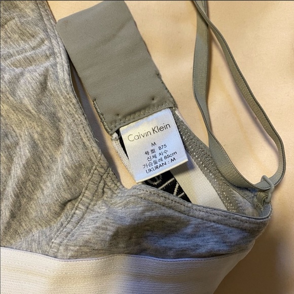 ❗️SOLD❗️Calvin Klein women’s triangle bralette - Picture 3 of 5
